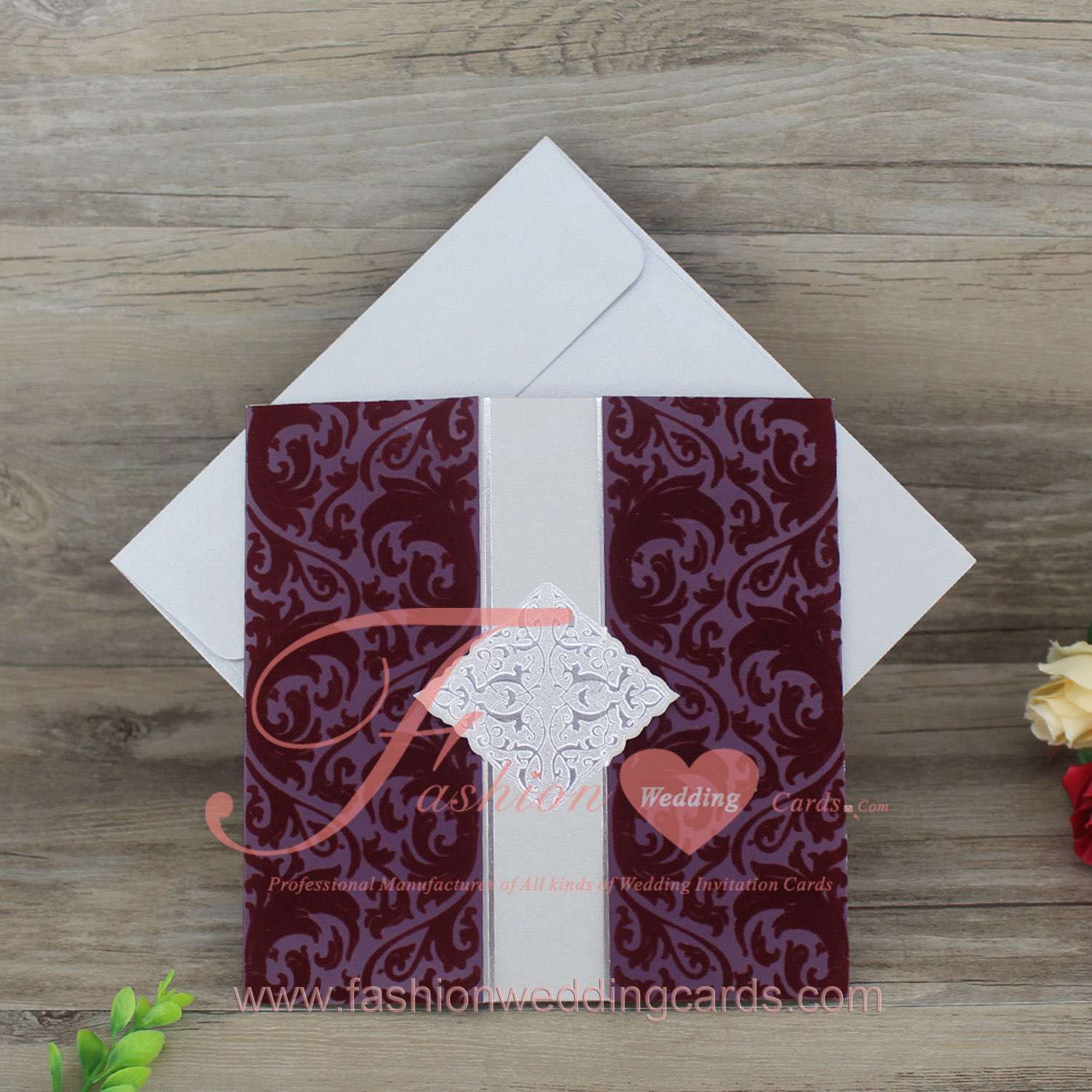 Purple Flocking Wedding Invitations Made in China